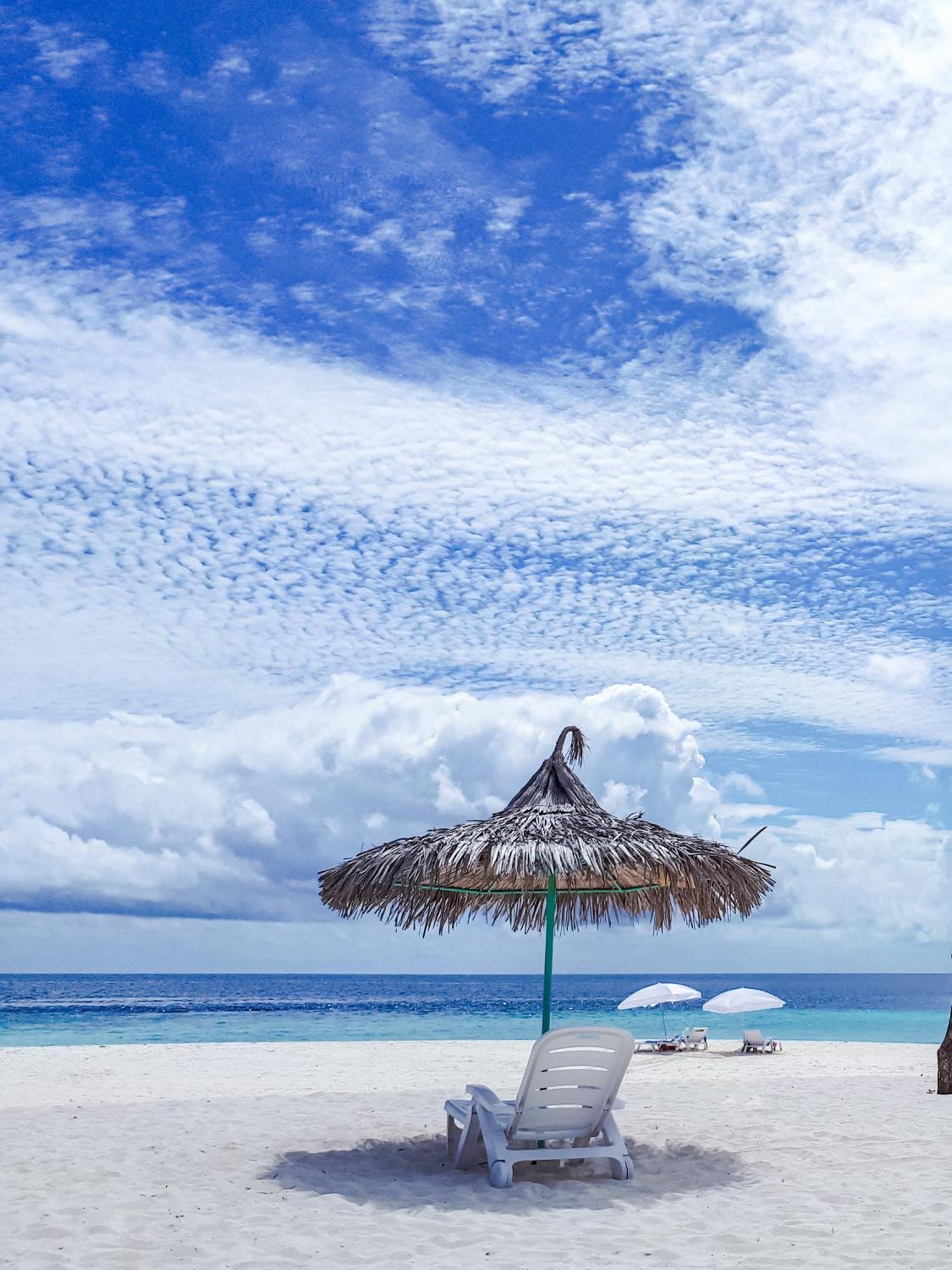Ukulhas Villa Oceanview Hotel & Spa Exterior photo